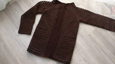 Cardigan marron ou gilet ajouré fait au crochet
