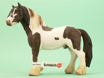 #P186 Schleich 13625 Tinker Hengst   mit Fähnchen 2008-2014 / China