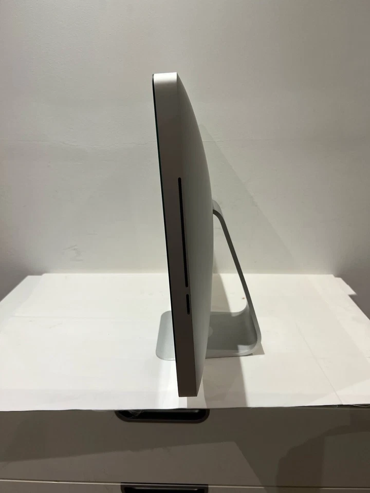 Apple iMac 21.5 Inch Late 2009, A1311 Core 2 Duo, 3.06GHZ 8GB RAM 2TB HDD - Image 4 of 4
