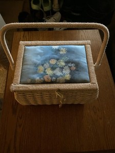 Vintage Wicker Sewing Basket In A Light Natural Color w/ Handle 7 1/2” 7 1/4”