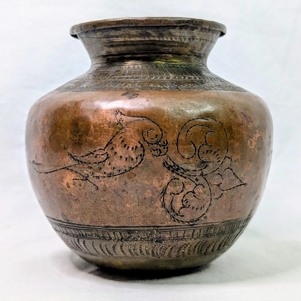 Antigua olla de latón cobre Lota Matka de 4" Ganga Jamuna grabada a mano pátina de loro Foto 2 de 4