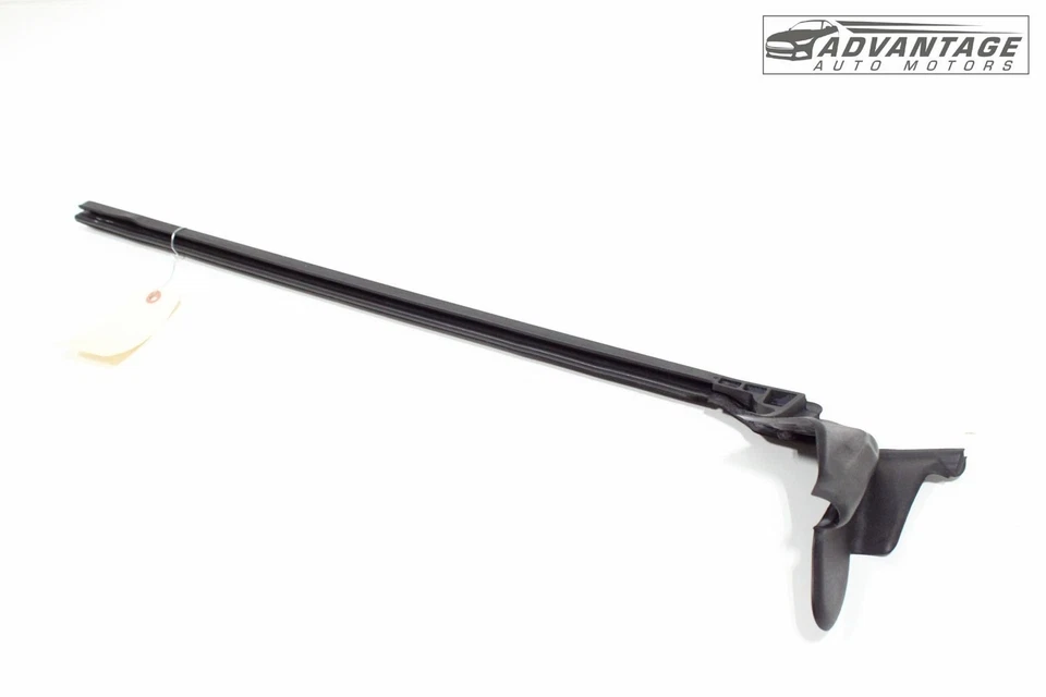 2014-2016 BMW 328I GT XDRIVE FRONT RIGHT DOOR WINDOW BELT WEATHERSTRIP SEAL OEM - Image 2 of 4