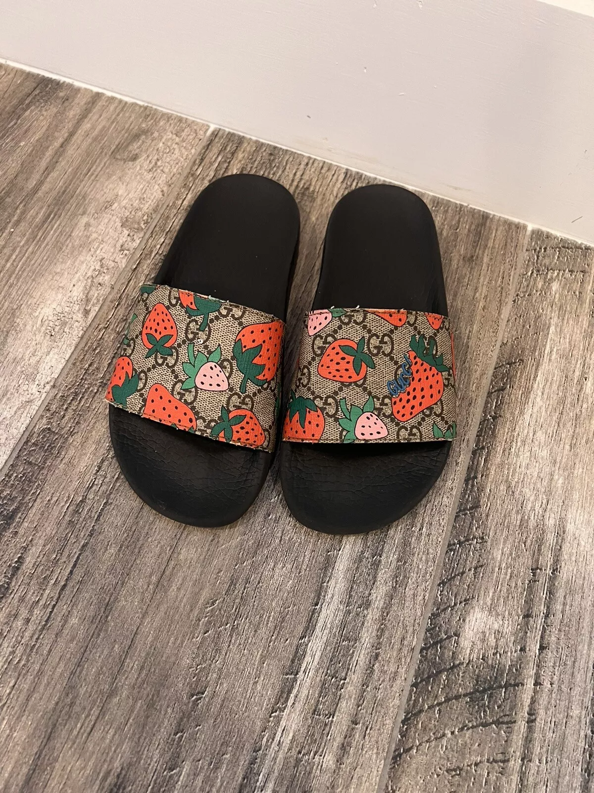 Sandales tongs Gucci Slides taille 35 rouge suprême fraise fleurie #204