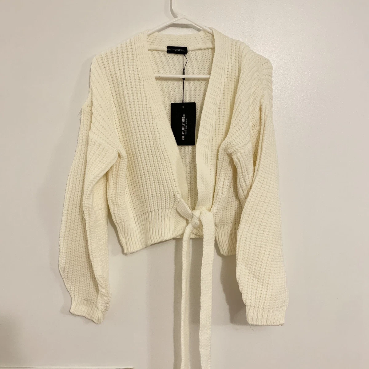 Pretty top white cardigan