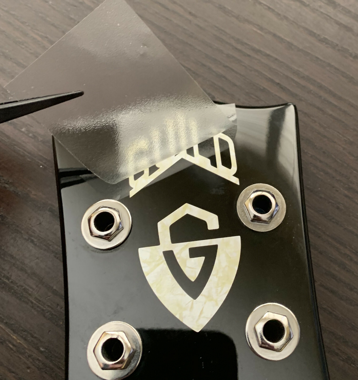 Guild G Shield logo Aged Pearl Guitar Grelly België