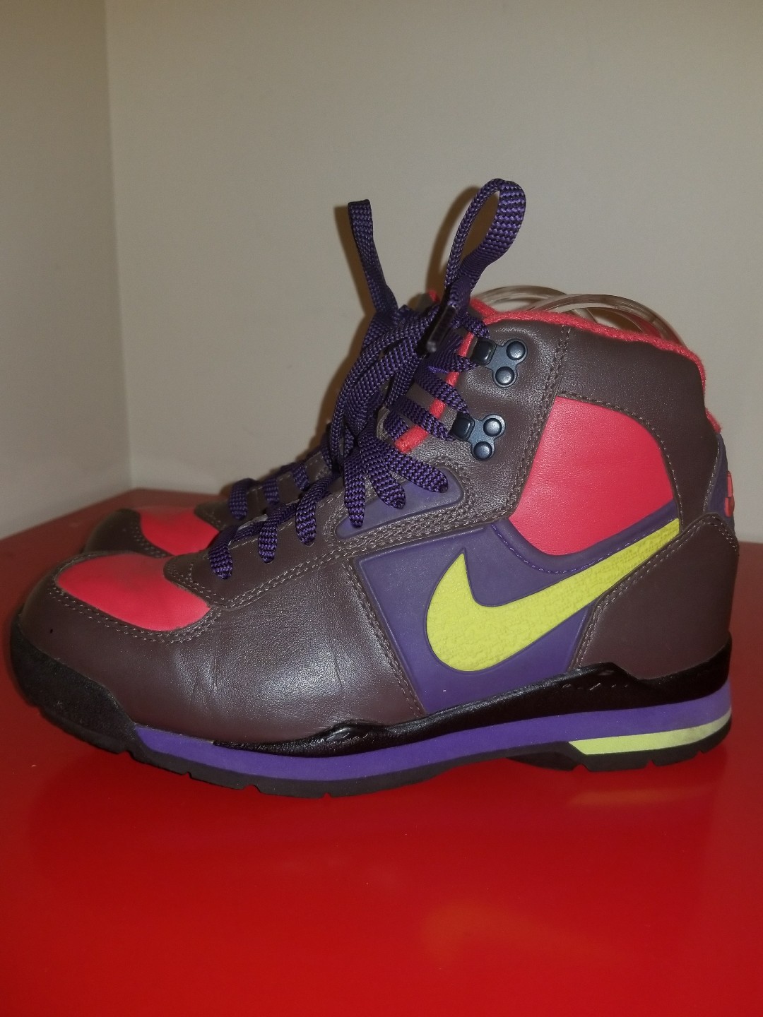 Nike Air Shoes 6Y Red Lime Purple Hiking 2007 Baltoro Sneaker Boots RARE Nike Air Shoes 6Y Red Lime Purple Hiking 2007 Baltoro Sneaker Boots RARE
