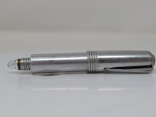 Linterna de bolsillo Burgess Pen de colección años 50 luz de bolsillo EE. UU. PROBADA FUNCIONA RARA médico del ejército - Imagen 6 de 13