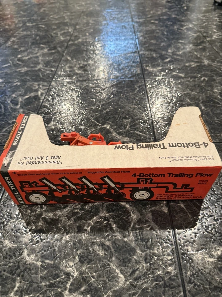 Ertl 1978 (1:16) 720 arado de labranza de cuatro fondos nuevo en caja (faltan piezas blancas) Foto 3 de 4