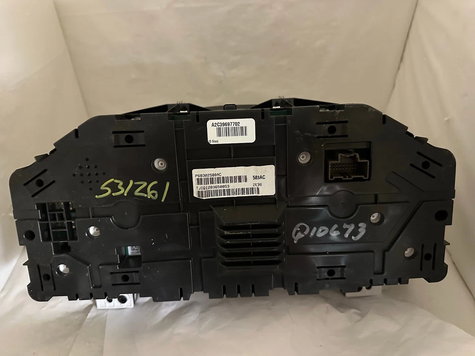 Instrumento velocímetro 2017 RAM 1500/2500/3500 con pantalla de 7" 124.763 millas gas Foto 2 de 4