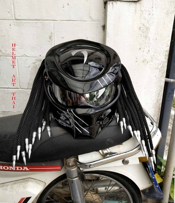 Schwarzer maßgeschneiderter Predator Motorradhelm
