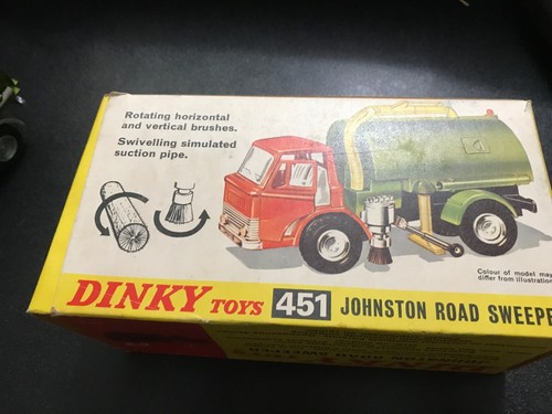 Dinky Toys GB #451 Ford D800 Johnston Road Sweeper - Picture 4 of 8