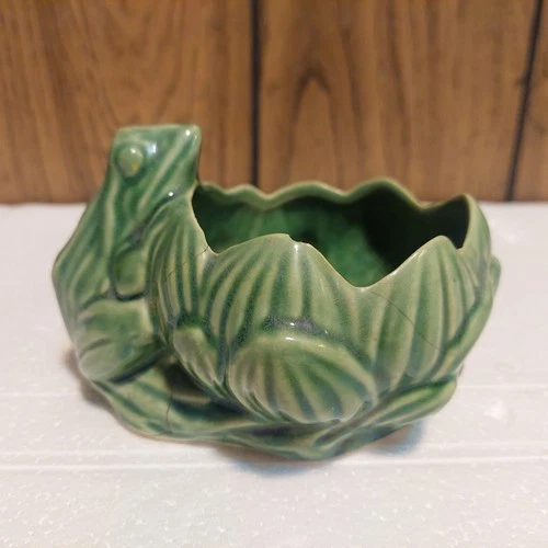 vintage McCoy frog & lotus ceramic planter unmarked green  6 inches cracks chip