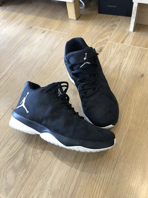 black jordans trainers