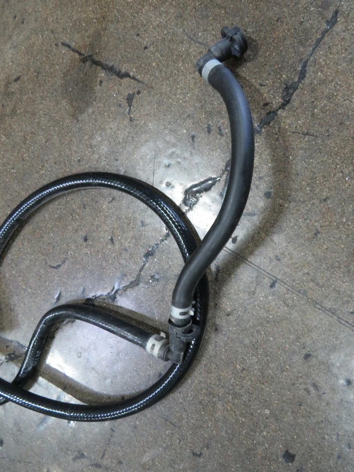 Ferrari 458 Italia, Spider, шланг омывателя фар, б/у, P/N 82534900 - Изображение 3 из 4