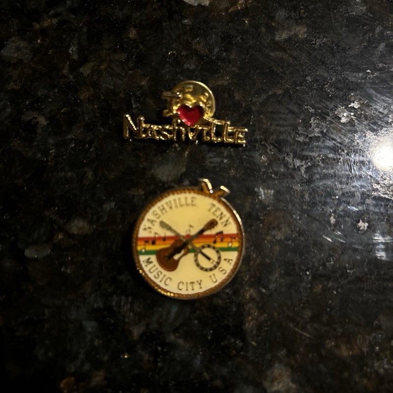 Nashville Music City USA Lapel Pin Tennessee Fiddle Guitar Banjo Xe & Nashville