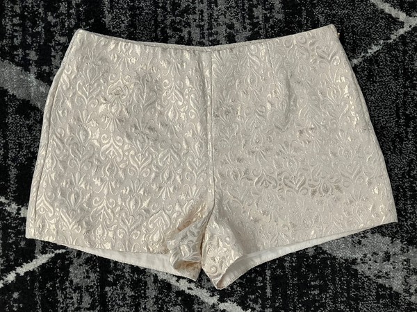 Dotti High Rise Gold Jacquard Shorts Size 14 LIKE NEW