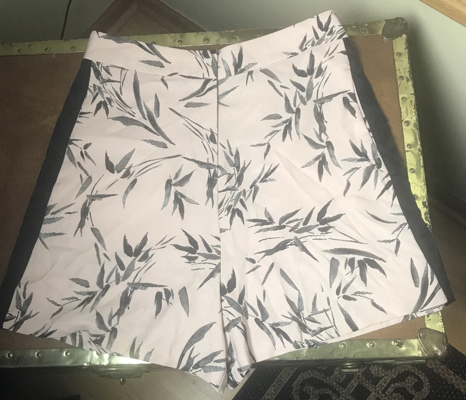 Topshop Women's Floral Print Frill High Waisted Shorts  Size US 10  Light  Pink - Image 4 of 4