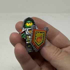 LEGO Aaron Flat Silver Visor minifigure 70325 Nexo Knights Castle w/ Shield