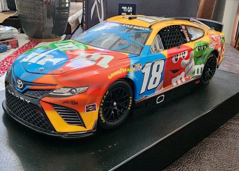 2022 KYLE BUSCH #18 AUTOGRAPHED M&M 1/24TH NASCAR DIECAST | eBay
