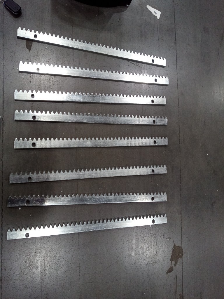 Blütezeit 1400lb Automatic Gate Opener 3-in-1 WiFi, Battery, Solar Panel- Used