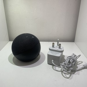 Amazon Echo 5. Gen Smart Lautsprecher Modell C2N6L4 schwarz mit Netzteil getestet