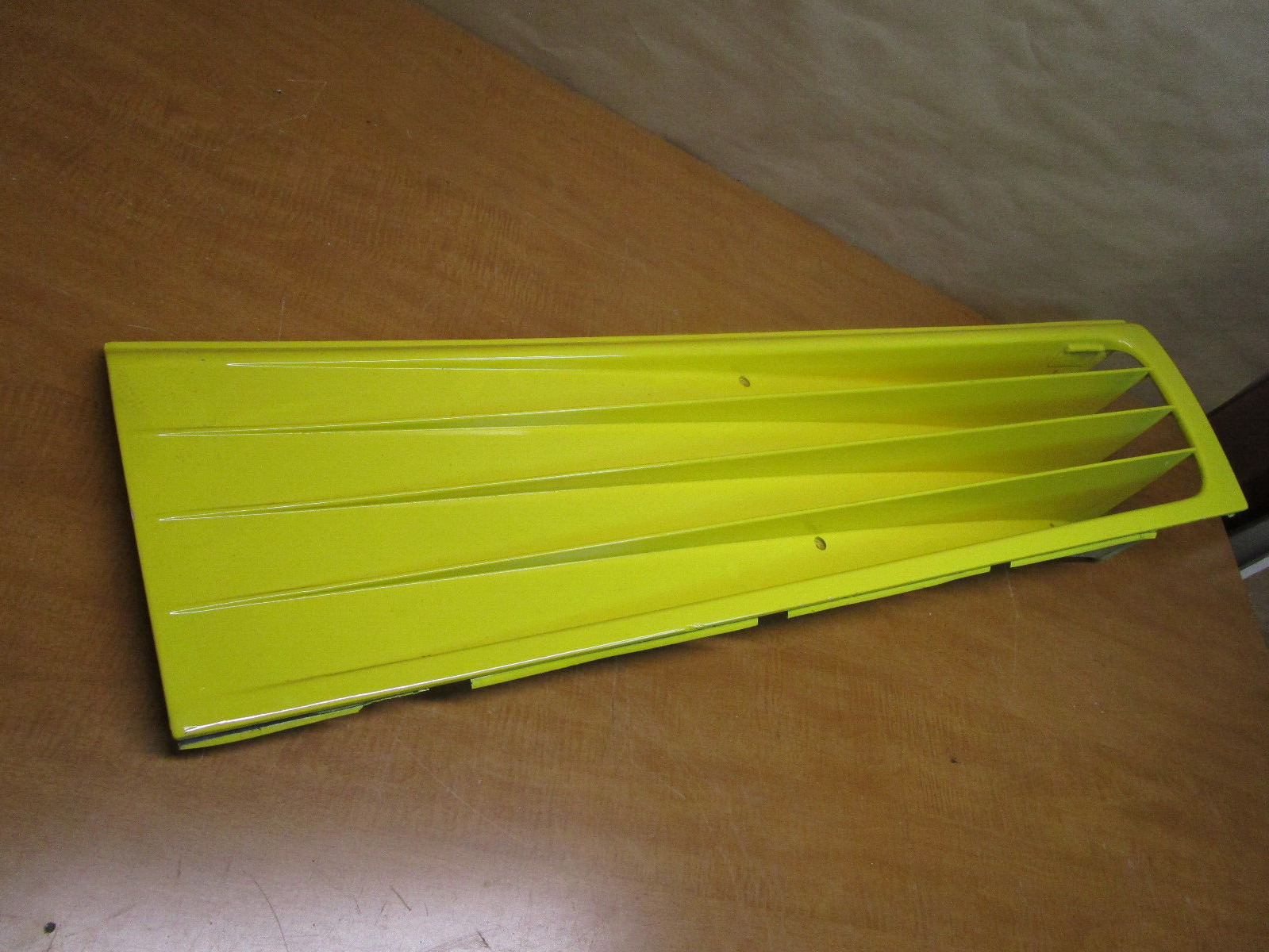Ferrari 348 - LH Door Grille  P/N 62118310