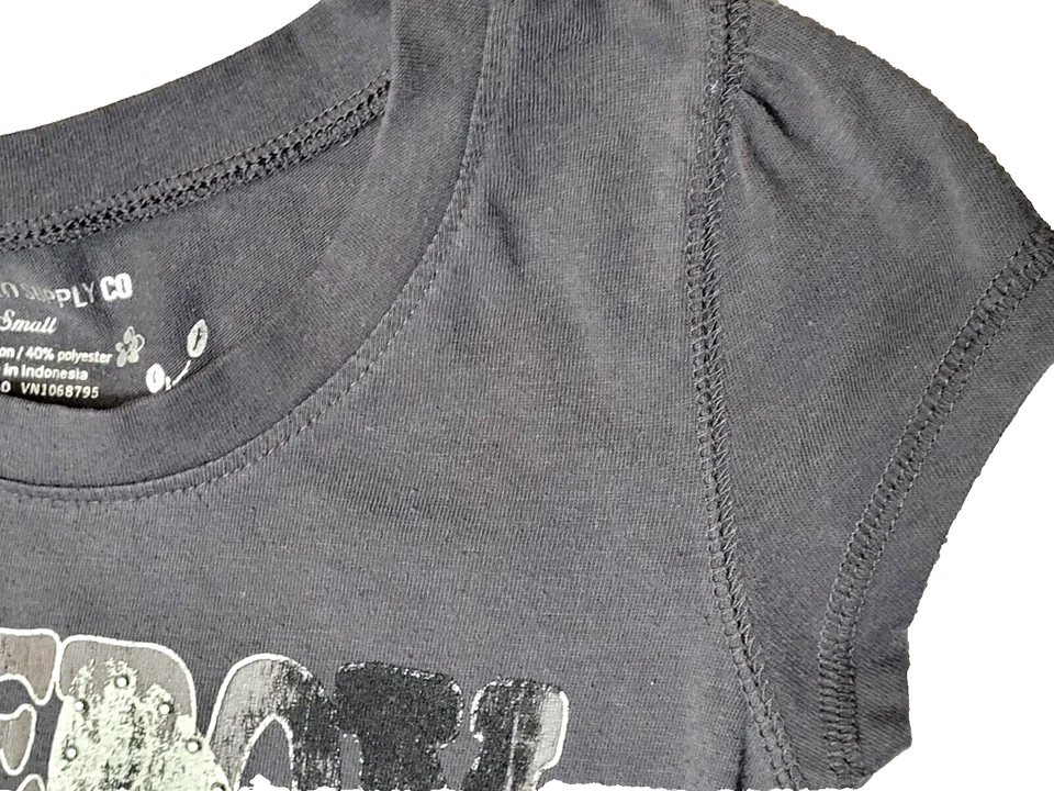 Camiseta Mossimo Supply Co Meninas Manga Curta Cinza Freedom Festival Tamanho Pequeno - Imagem 4 de 4