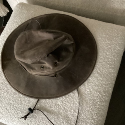 Hat Quarters USA by Henschel Aussie Walker Bush Hat Brown Oil Cloth Sz S
