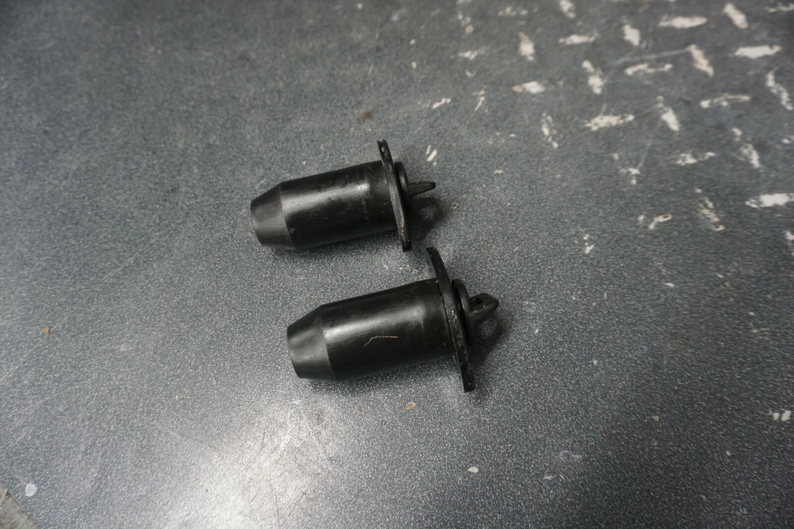 2001-2004 Sea-Doo OEM Rear Body Drain Plug Ass'y Set 292000685 GTX GTI RX XP