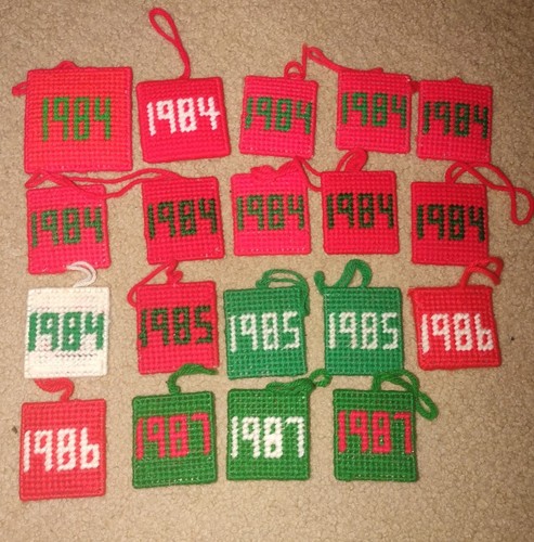 Vtg Christmas Holiday Yarn Needlework Ornament Plastic Canvas Handmade '70-'90 - Picture 7 of 12