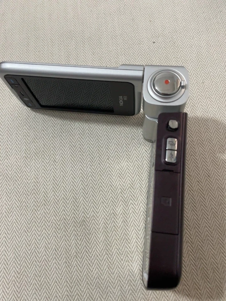 90% N ew Nokia N93i Unlocked 3G Symbian OS mobile phone - Image 4 of 4