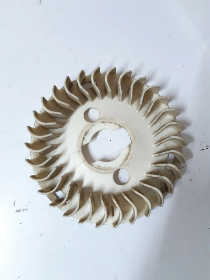 turbine volant moteur Mitsubishi gt241 de motobineuse pubert - Photo 1/1