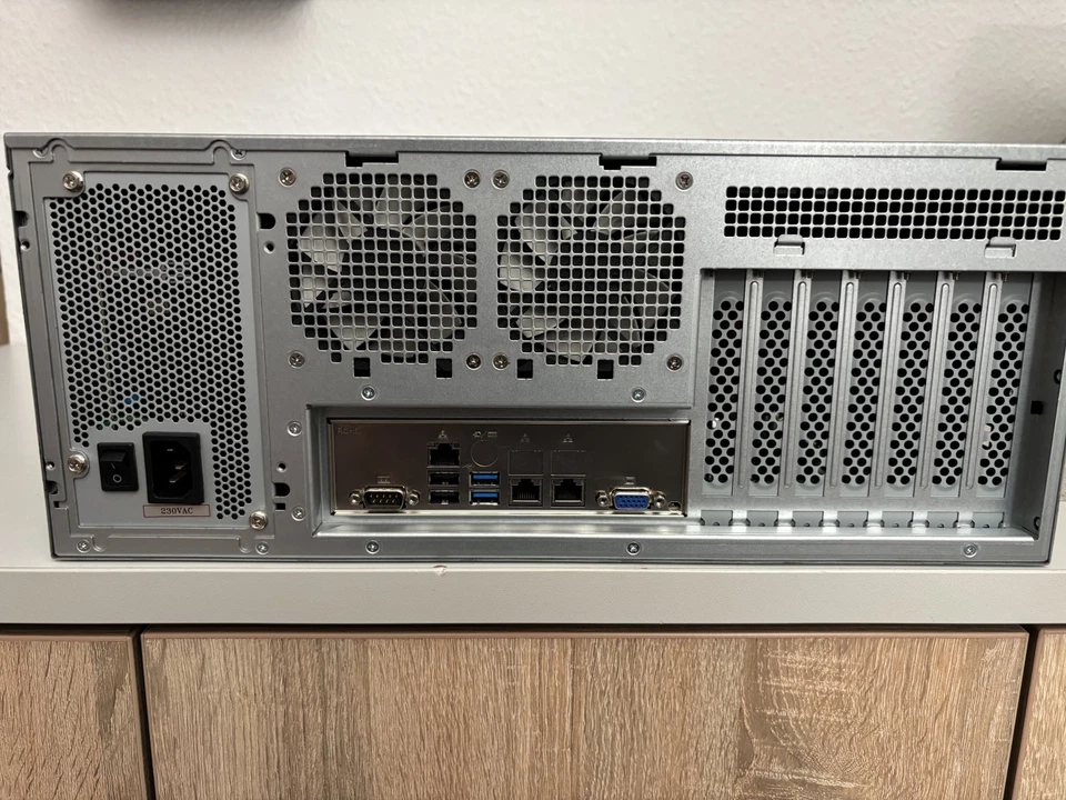 Aquado Server 4HE Supermicro X11SCL-F Xeon E-2124 64 GB RAM MS Server 2019 Std - Bild 3 von 4