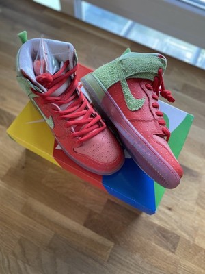 Nike SB Dunk High Strawberry 