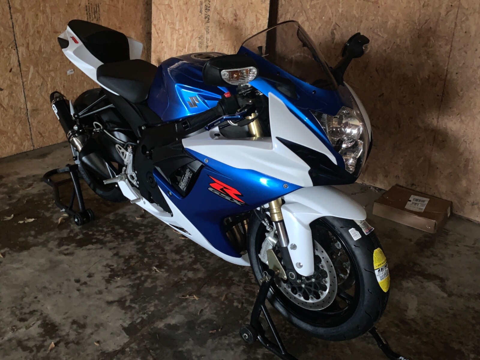 2013 Suzuki GSX-r 750  2013 Suzuki gsxr 750