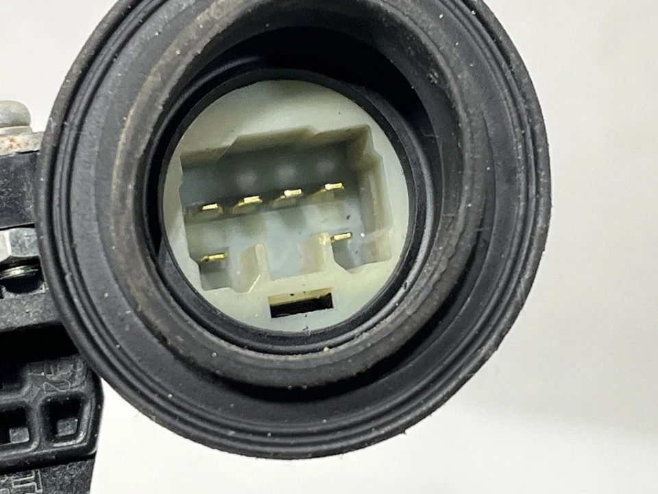 Toyota Prius 2008 lado del conductor izquierdo puerta delantera o trasera ventana regulador y motor Foto 3 de 4