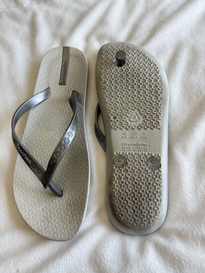 Chanclas Ipanema gris/plateadas para mujer talla 9 usadas Foto 3 de 4