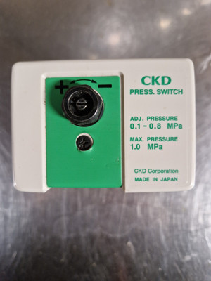 0,1 Stück Neu CKD Druckschalter APE-8T-3N APE8T3N