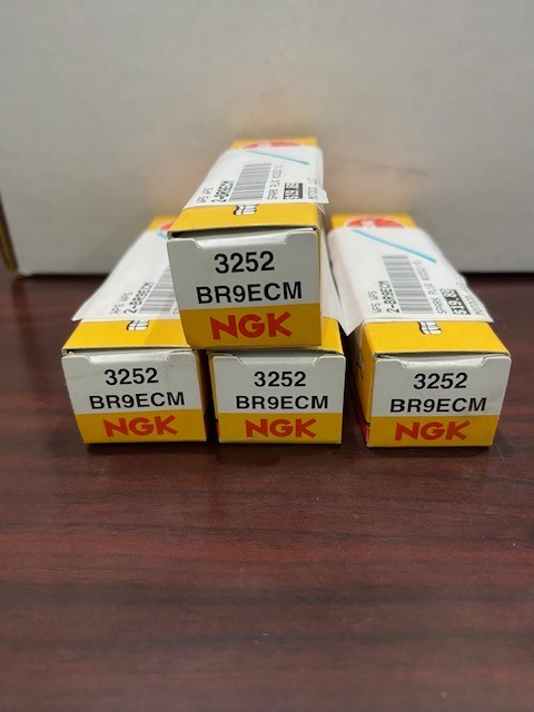 NGK BR9ECM  SPARK PLUG  NGK#3252  BRAND NEW IN BOX