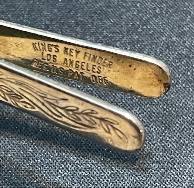 VINTAGE KINGS KEY FINDER CLIP KEY FOB FINDER Gem