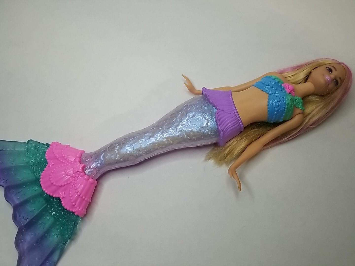 Mattel Barbie Dreamtopia Twinkle Lights up Tail Mermaid Doll 2021