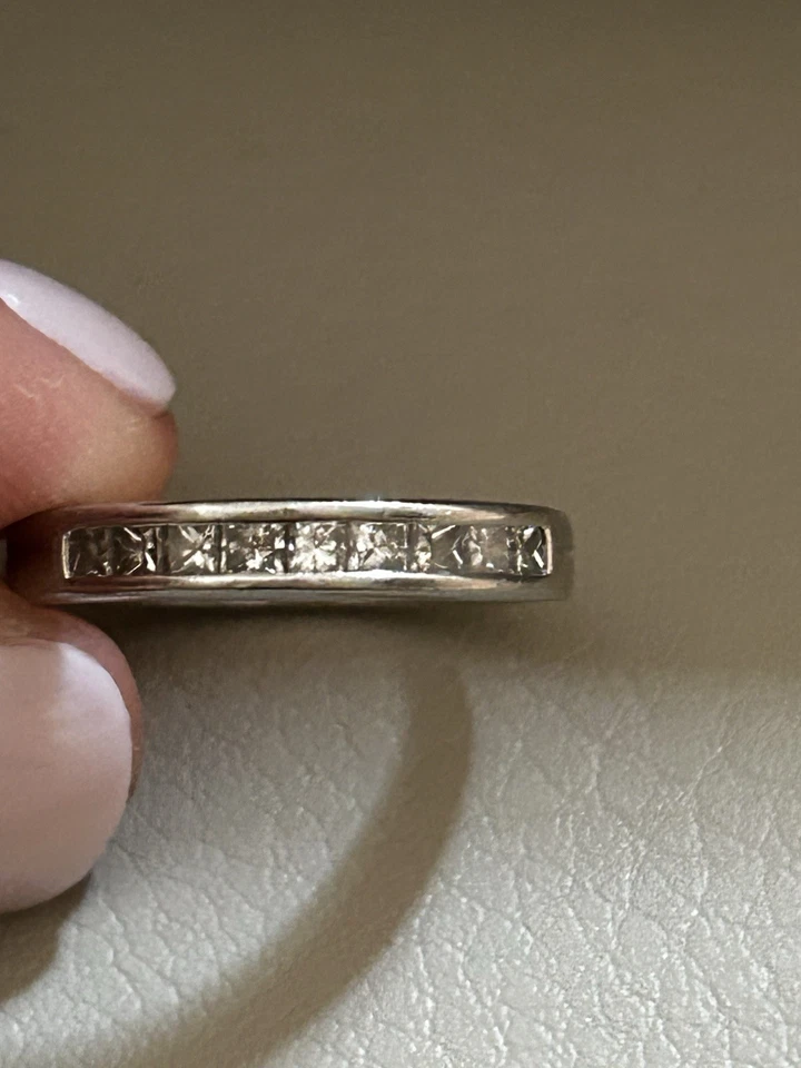 Anillo de platino de diamantes talla princesa 1/2 quilate talla 6 Foto 3 de 4