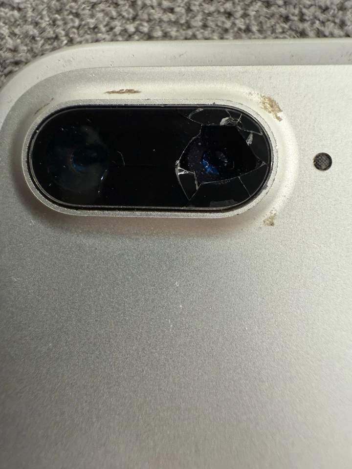 Apple iPhone 7 Plus - 128GB - Argento (Sbloccato) - Immagine 3 di 4