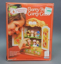 NEW Vintage Kenner 1981 Strawberry Shortcake Berry Patch Miniatures Carry Case