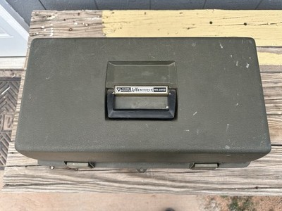 Vtg #2000 Adventurer Fishing Tackle Box V VLCHEK Plastics W Tray