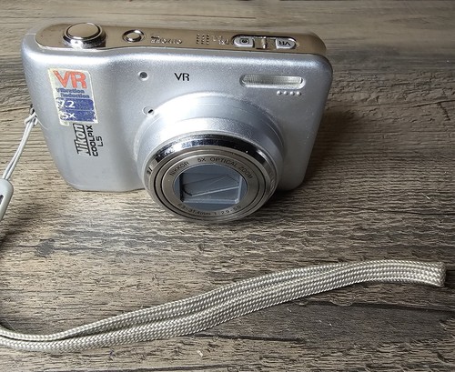 Nikon Coolpix L5 7.2MP Silver Compact Digital Camera Not Working