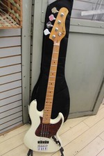 Tagima Guitars TW-73 Bass, Maple Fingerboard, Tortoise Pickguard, Olympic White