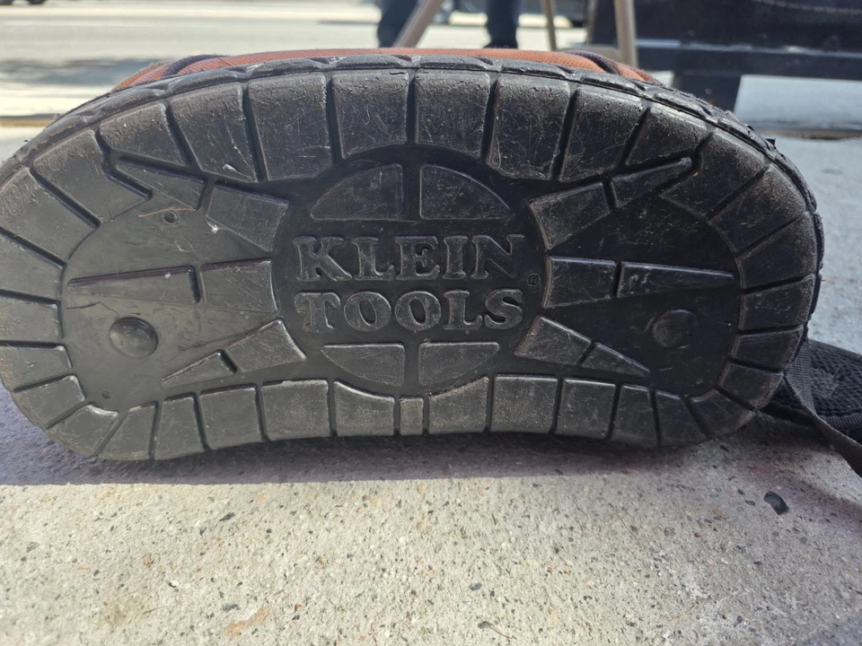 KLEIN TOOLS 55421BP-14 TRADESMAN PRO TOOL BAG BACKPACK, 39 POCKETS, BLACK, 14" - Image 3 of 4