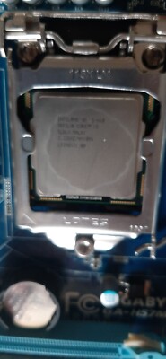 Carte mère Gigabyte GA-H57M-USB3 + i5-660 + 4Gb Kingston