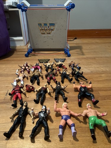 Vtg 1990s WWF 18 Figures & Ring
